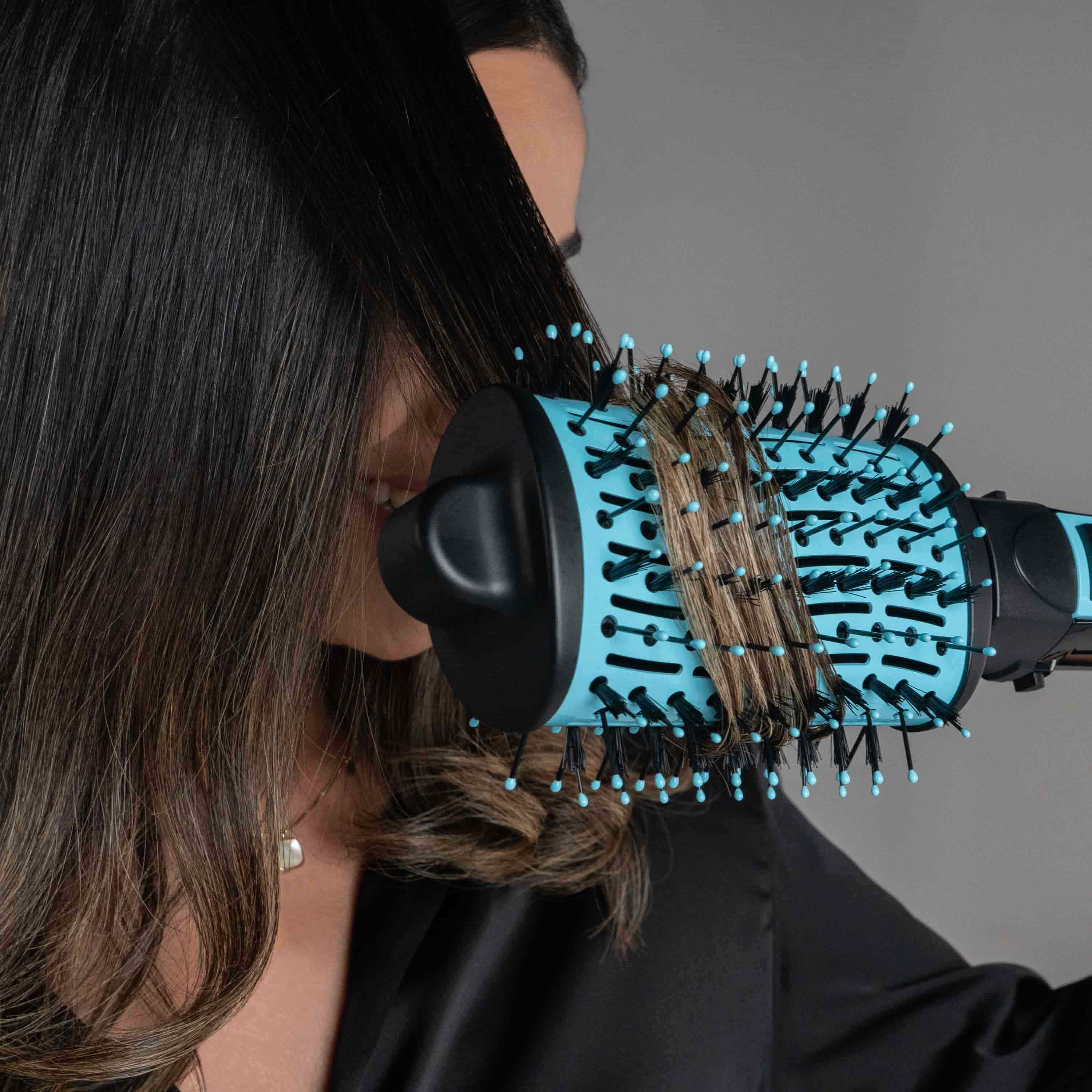 Escova Secadora e Modeladora Hyaluronic Conair - Imagem 8
